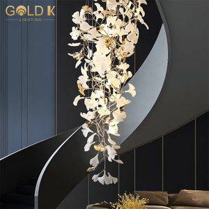 فرع الأشجار على شكل ثريا معلقة