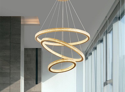 ثريات خاتم الذهب الساطعة